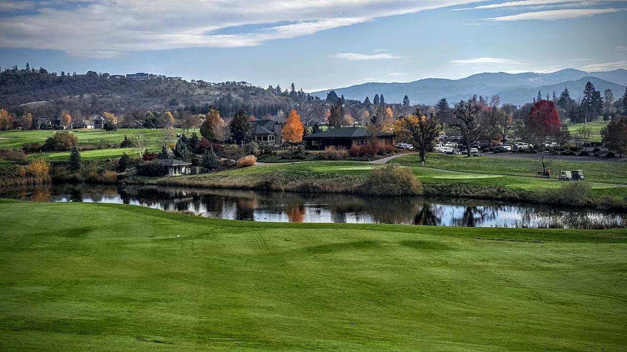 Resort At Eagle Point Golf Club Lodging Kültér fotó