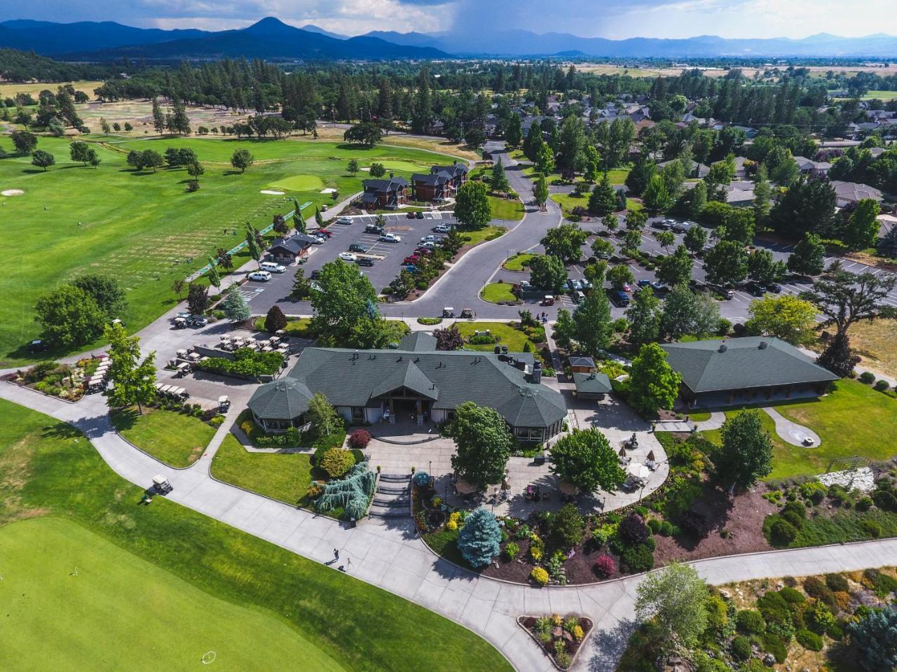 Resort At Eagle Point Golf Club Lodging Kültér fotó